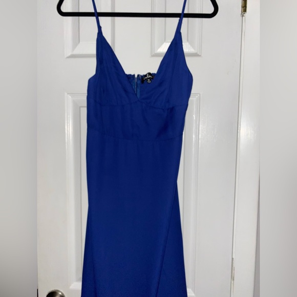 BRAND NEW NEVER WORN classy dress very flattering - Picture 2 of 6